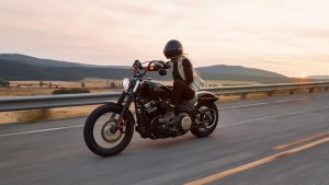 5 reasons why riding a motorcycle is better / 5 redenen waarom motorrijden beter is