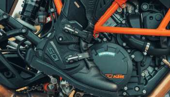 motorlaarzen kopen / buying motorcycle boots / Motorradstiefel kaufen
